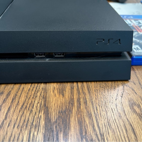 SONY PlayStation PS4 Model CUH-1215A Console with 2 controllers and 2 games - Picture 2 of 12